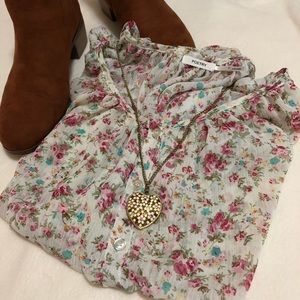 🌼 Flowery sheer blouse